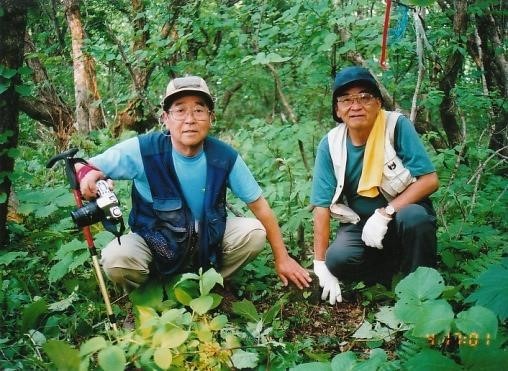 ブナ原生林の中、ヤブこぎで山頂を目指す～坊主岳～（青森）