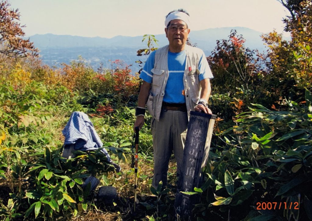 母狩山・山頂で記念写真