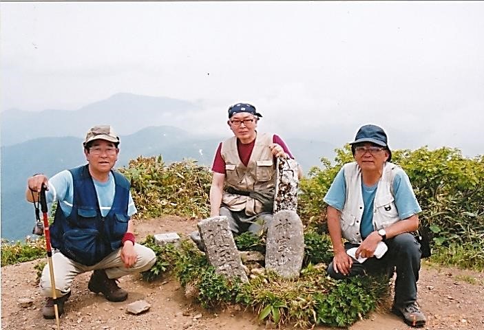 神室山　山頂にて田中さん・石井さん