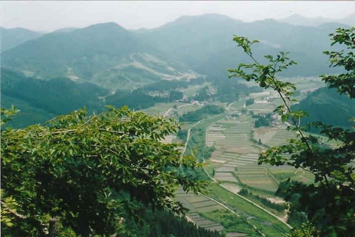 神室山　方面を望む