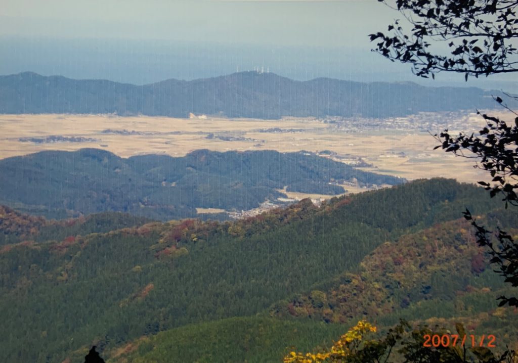 母狩山・山頂から金峯山と高函館山