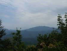 炭焼き小屋と御前ヶ岳