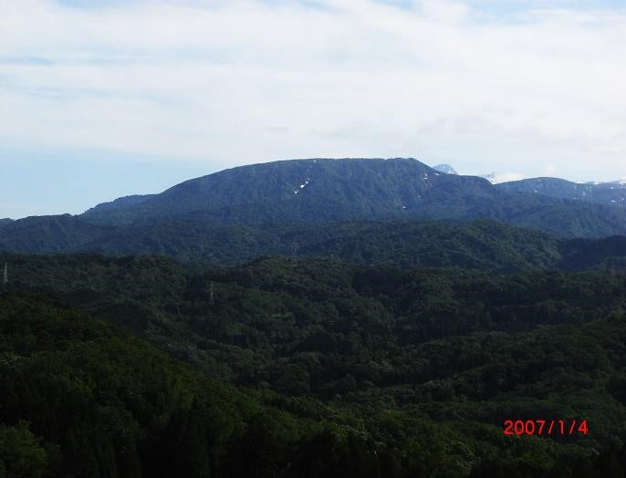 春日山城址～青田難波山を望む