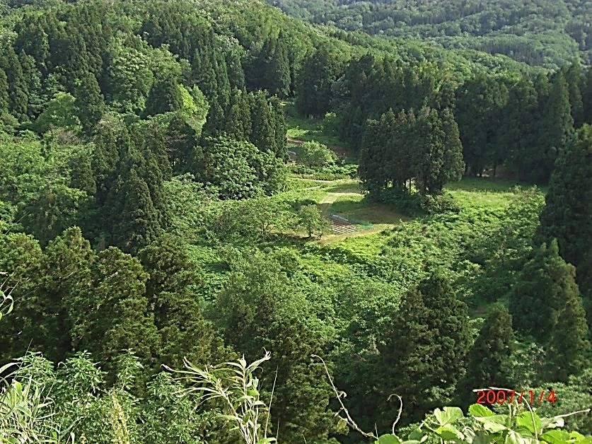 過っては斉藤さんの所有地だったが市に譲った　静かな里