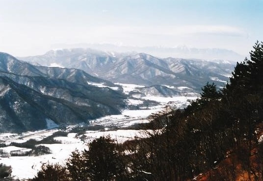 稜線～飯盛山の背に八ヶ岳