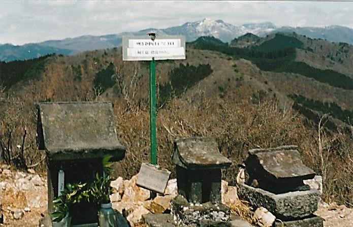 鳴神山　山頂　三基の祠