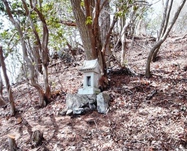 途中の祠