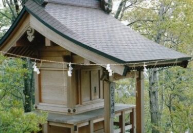 山頂近くに「たばこ神社」が祀られている｜加波山（茨城）