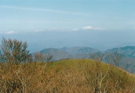 日本コバの上には白山　稜線から