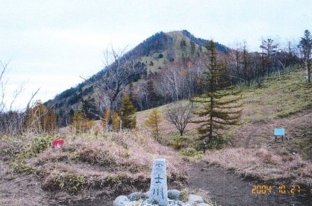 富士川（笛吹川）源流の碑と笠取山