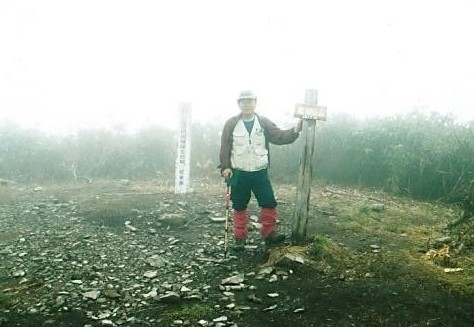 霧の中の山頂