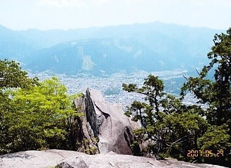 山頂から尾鷲市街を望む