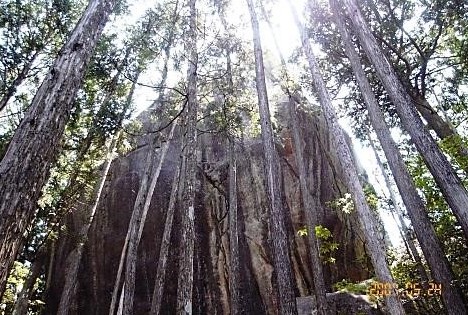 天狗倉山山頂　巨岩の上