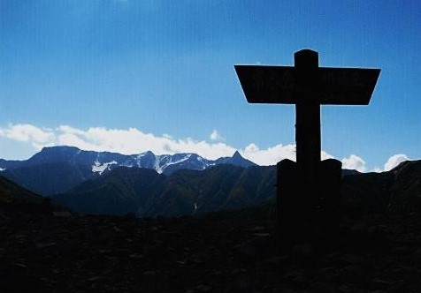 常念乗越・常念岳・横通岳・奥に槍と穂高